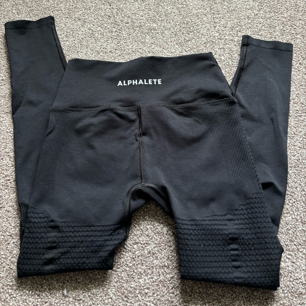 Alphalete Black High-Waisted Leggings Seamless Design